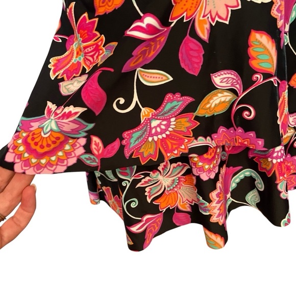 Sweet Escape Full Coverage Swim Top Ladies Size 12 Black with Pink Floral Beach - Picture 3 of 11